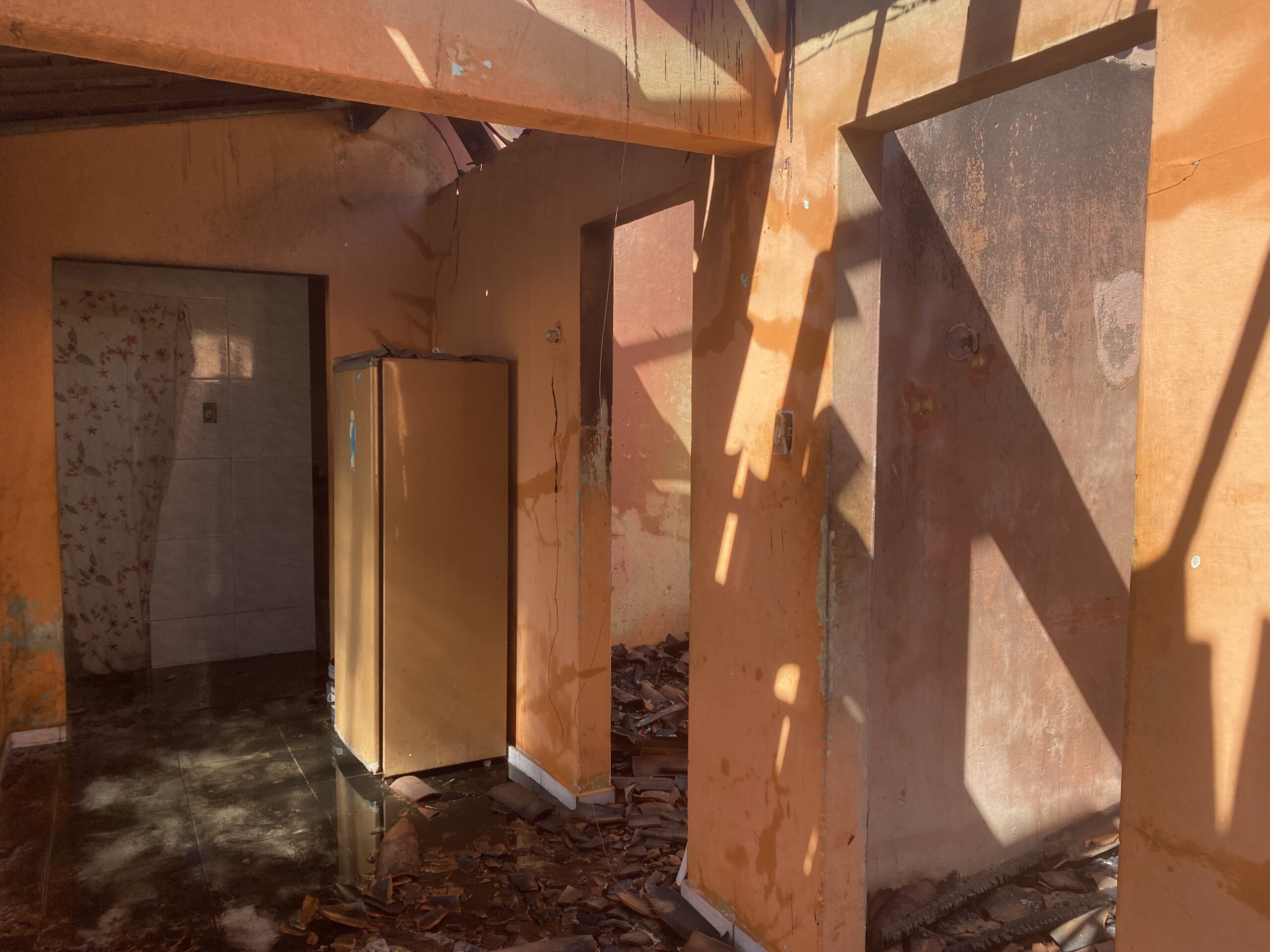 Incêndio em Serra Talhada acaba com residência nesta terça-feira (7)