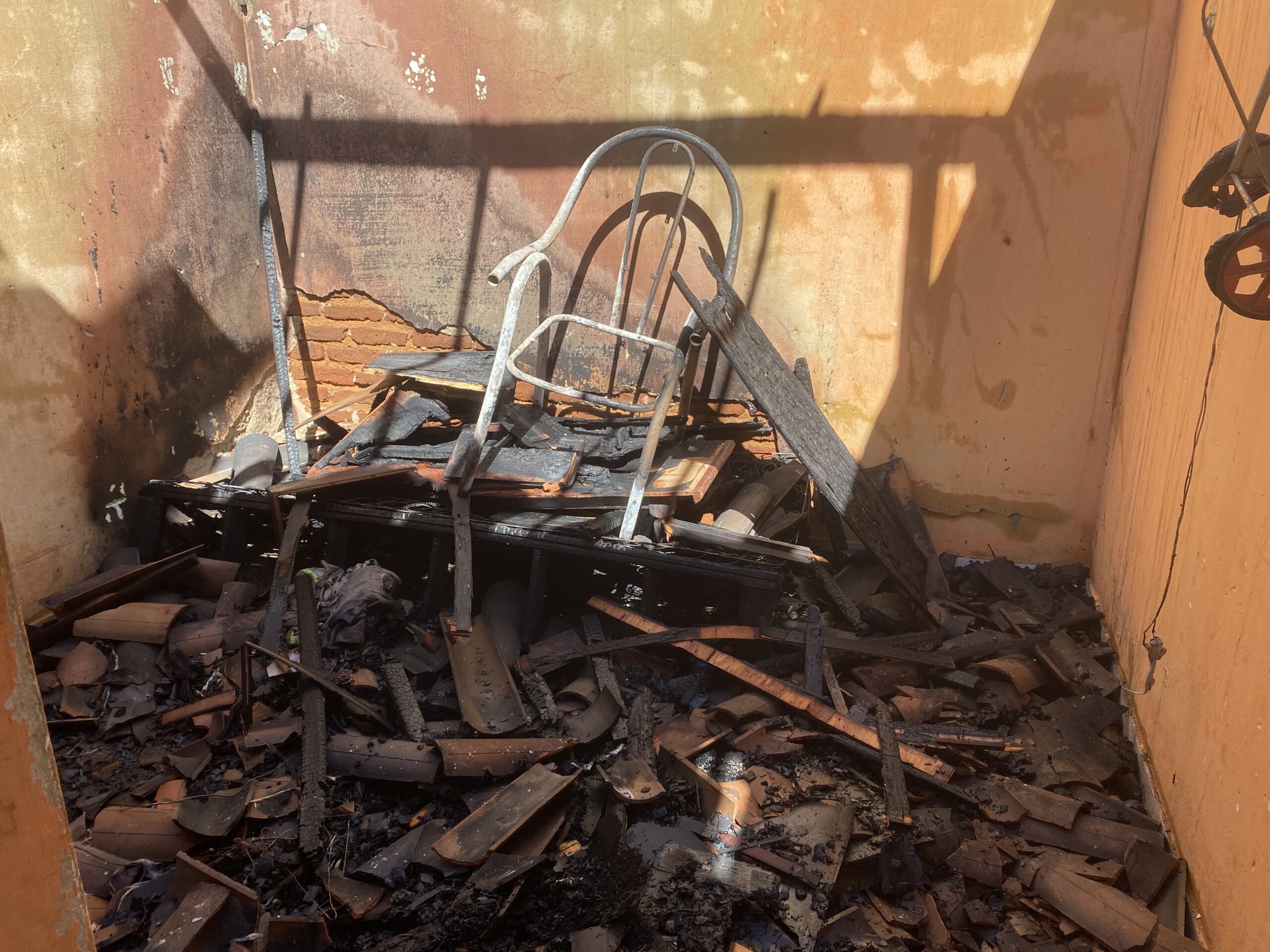 Incêndio em Serra Talhada acaba com residência nesta terça-feira (7)