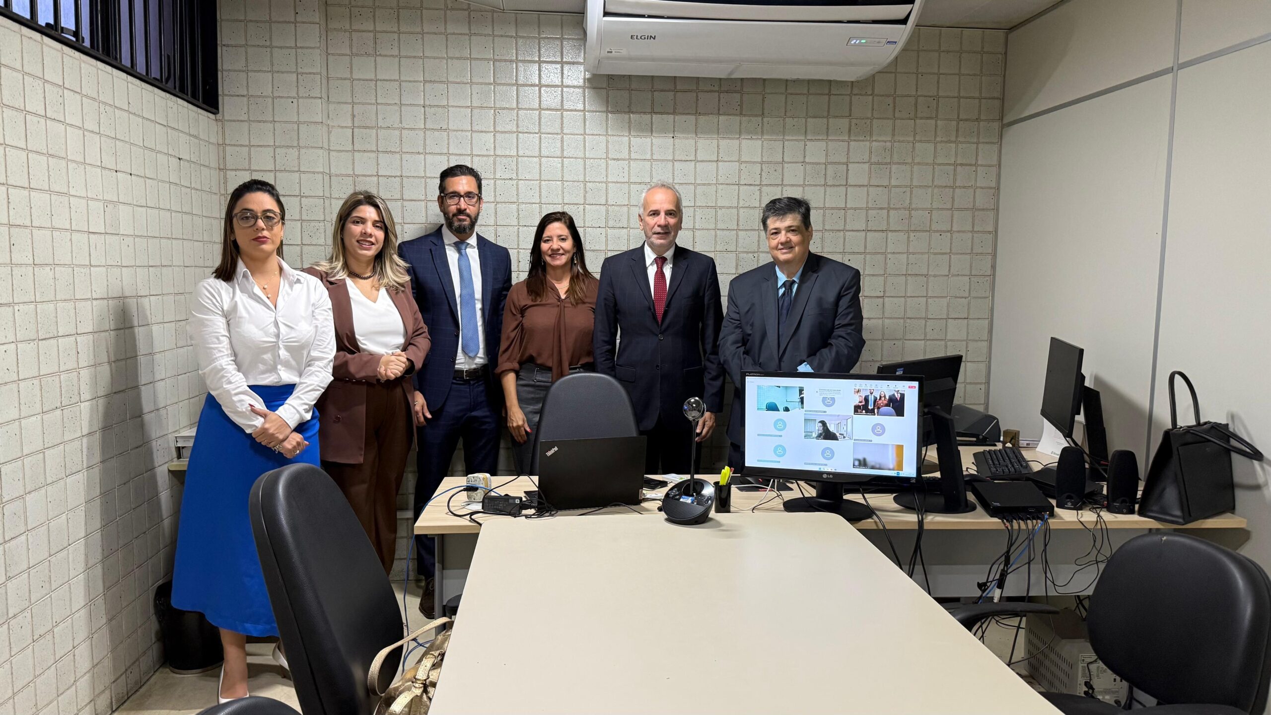Diretor de Prerrogativas da OAB-PE visita Central das Audiências de Custódia da Capital - Foto: Divulgação