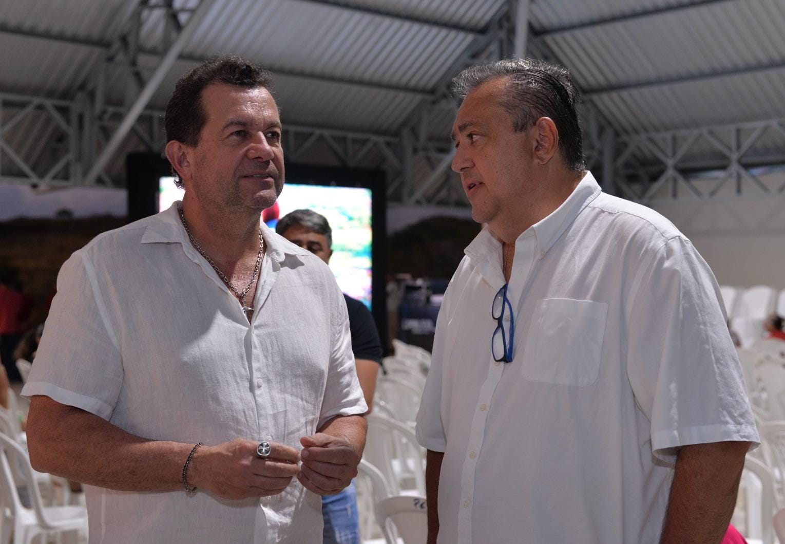 Sebastião conversa com o irmão Waldemar, deputado federal