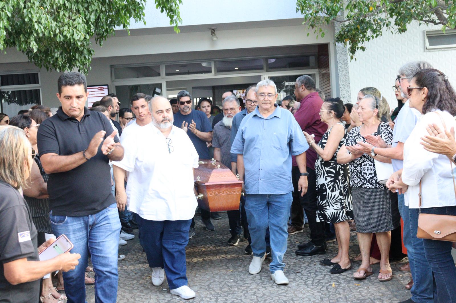 Vídeo: Familiares e amigos deram adeus a Jadilson Araújo, nesta 4ª