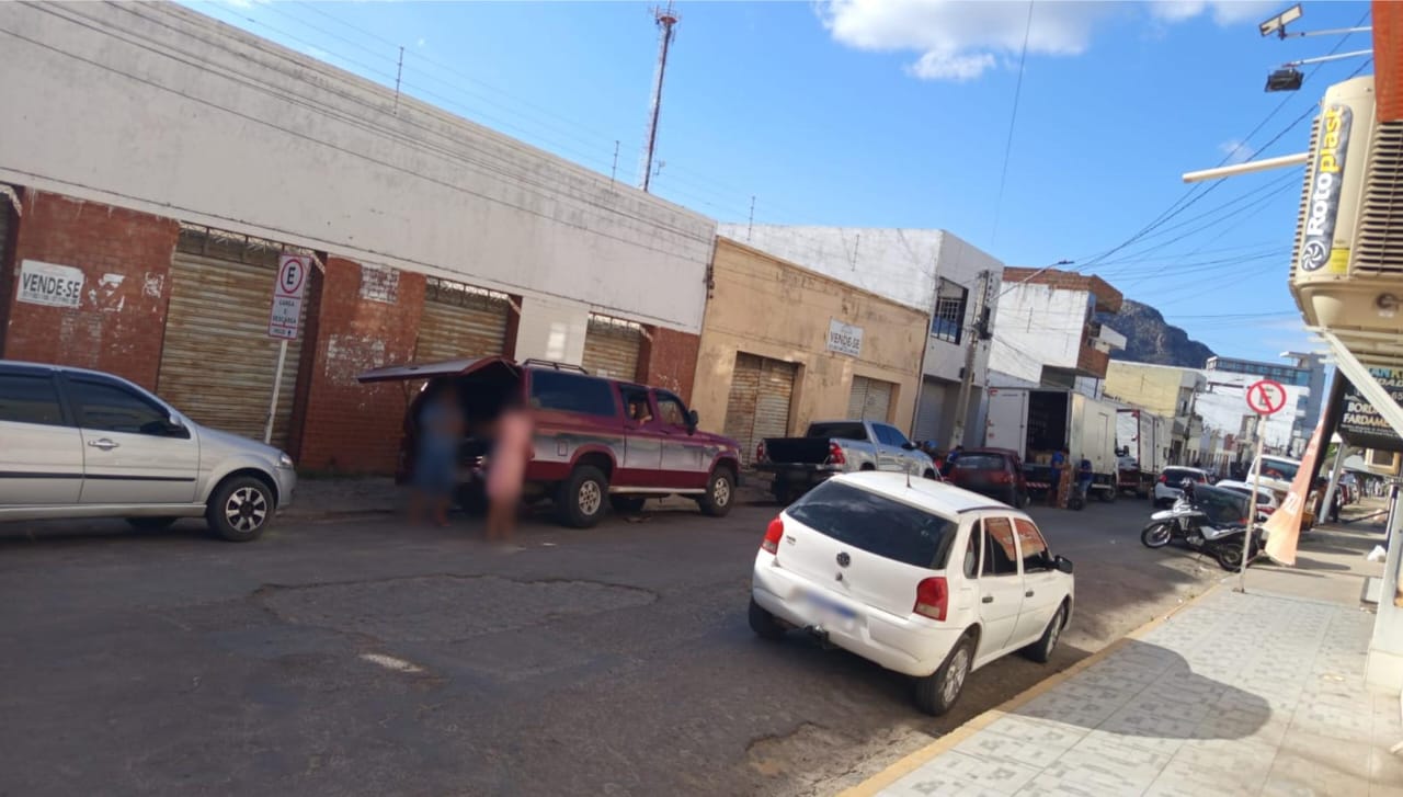 Motorista cobra fiscalização em área de descarga de caminhões em Serra Talhada