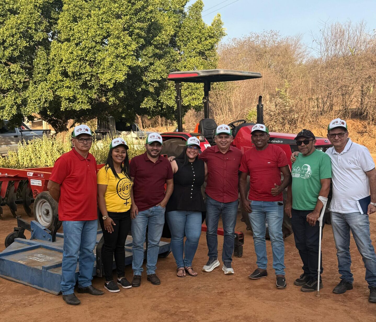 Associação dos Produtores Rurais de ST comemora recebimento de trator