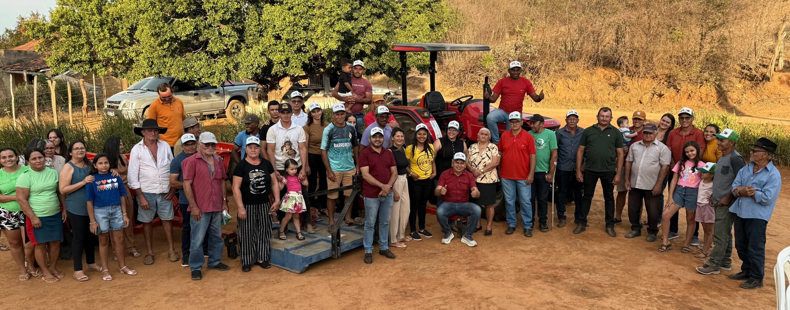 Associação dos Produtores Rurais de ST comemora recebimento de trator 1 Associação dos Produtores Rurais de ST comemora recebimento de trator