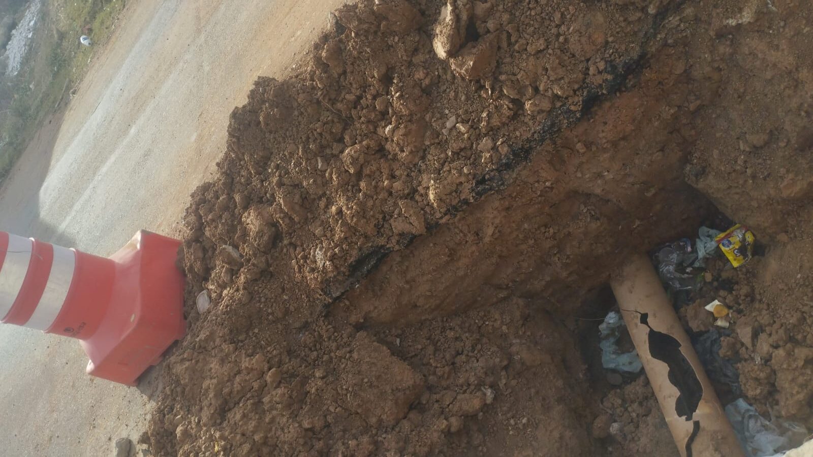 Moradora do Vila Bela se revolta com a Compesa que deixou buraco aberto 1 Foto: Cedida ao Farol