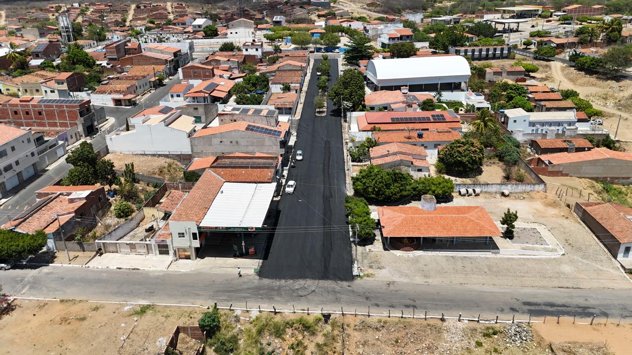 Prefeitura entrega novo asfaltamento em três ruas