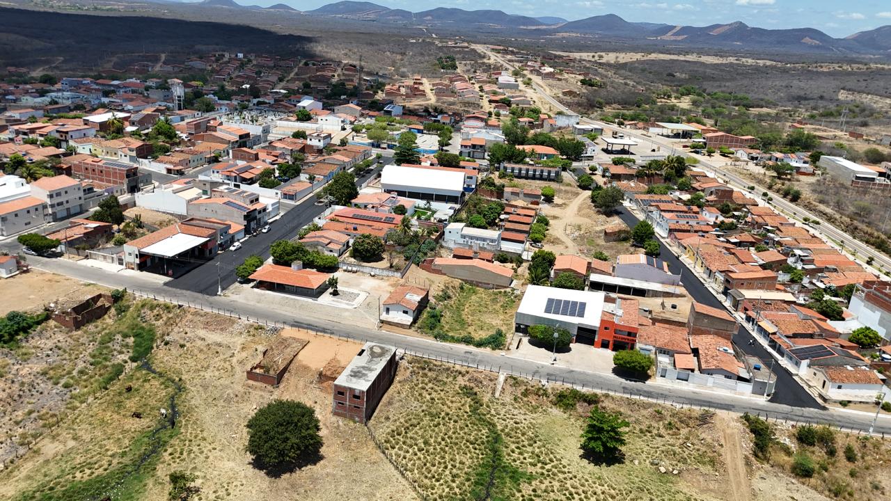 Prefeitura entrega novo asfaltamento em três ruas