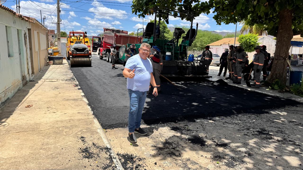 Prefeitura entrega ruas asfaltadas em Roças Velhas 1 Prefeitura entrega novas ruas asfaltadas em Roças Velhas - Fotos: Divulgação