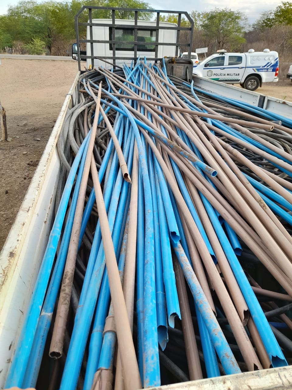 Compesa e PM cortam 47 ligações clandestinas na Adutora do Pajeú 3 Compesa e PM cortam 47 ligações clandestinas na Adutora do Pajeú