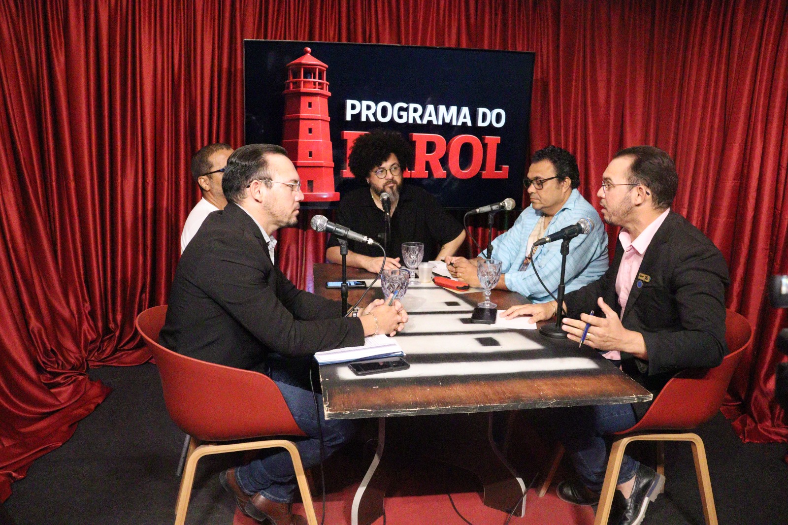 Presidente da Aeset defende curso de Medicina e nega existência de bolsas