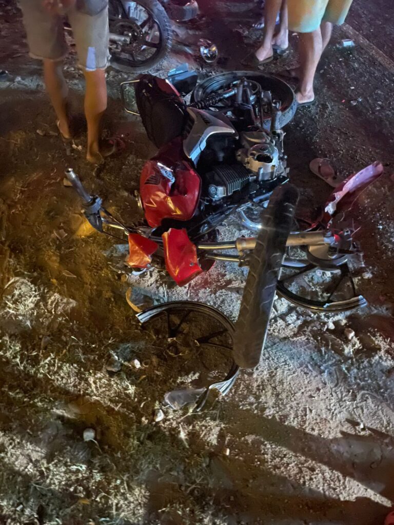 TRAGÉDIA NO PAJEÚ: Um morto e dois feridos após colisão de motocicletas 1 TRAGÉDIA NO PAJEÚ: Um morto e dois feridos após colisão de motocicletas