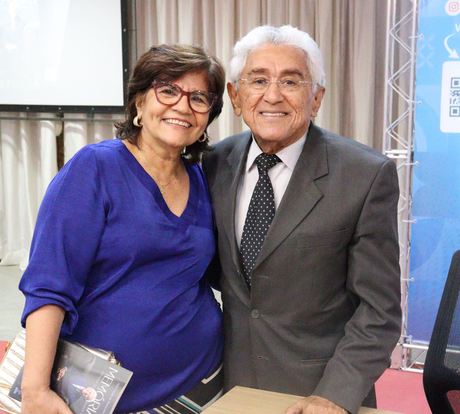 Sucesso na noite de autógrafos do 2º livro de Dr. João Cosme Magalhães