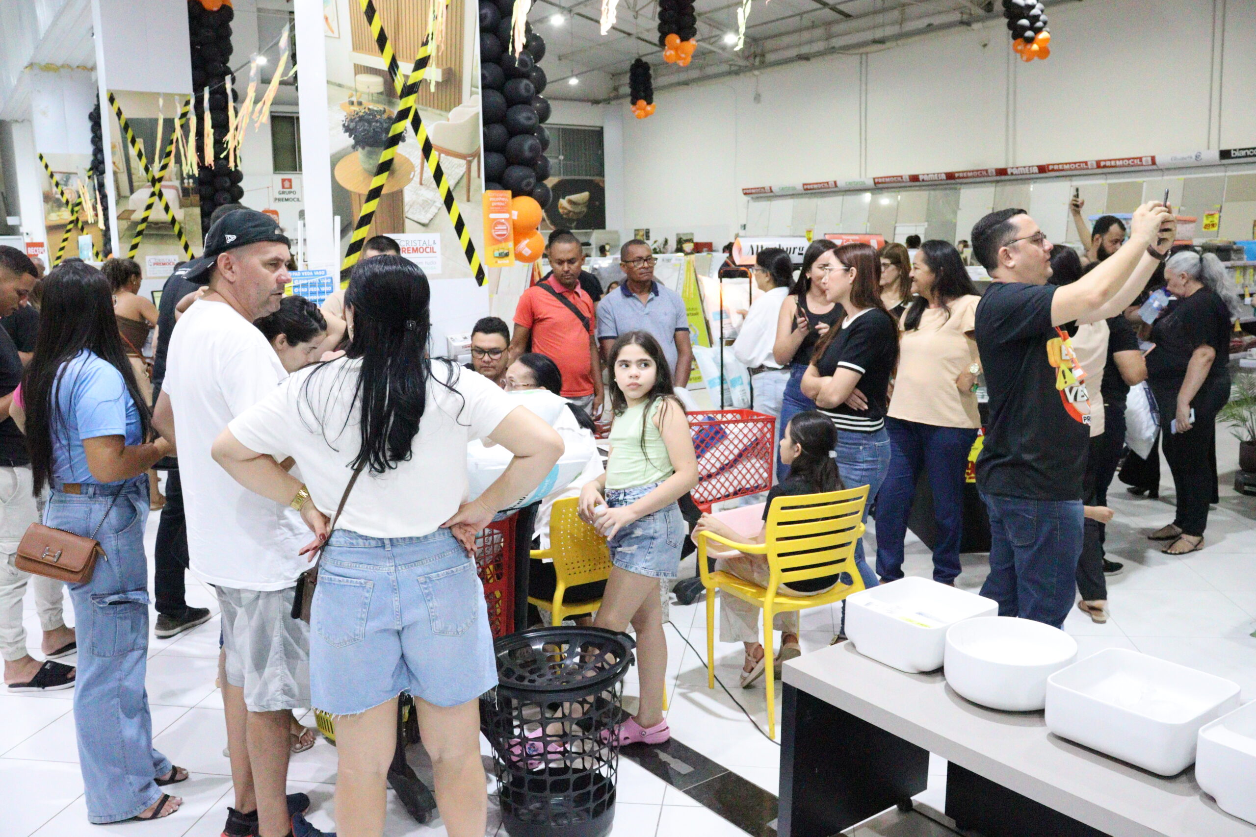 Corujão Premocil lotou a loja com ofertas de até 70% em Serra Talhada 1 Corujão Premocil