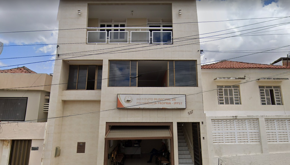 Aposentada de ST denuncia 3 meses sem repasse de consignados 1 aposentados reclamam da previdência de serra talhada