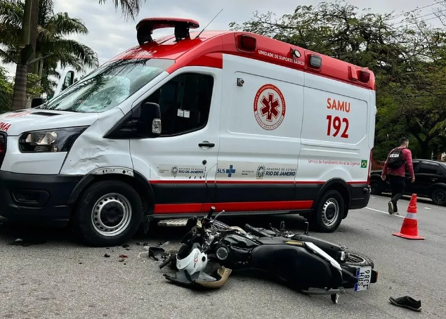 colisão entre motocicletas