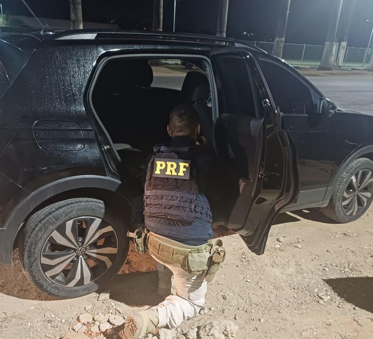 Carro roubado no RJ é recuperado pela PRF no Agreste de PE - Foto: NUCOM