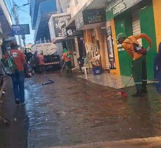 Lavagem de beco em Serra Talhada revolta leitor do Farol 1 Lavagem de beco em Serra Talhada revolta leitor do Farol