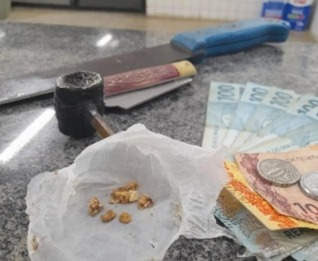 Homem é preso após tentar matar mulher com facão 1 Homem é preso após tentar matar mulher com facão - Foto: Reprodução