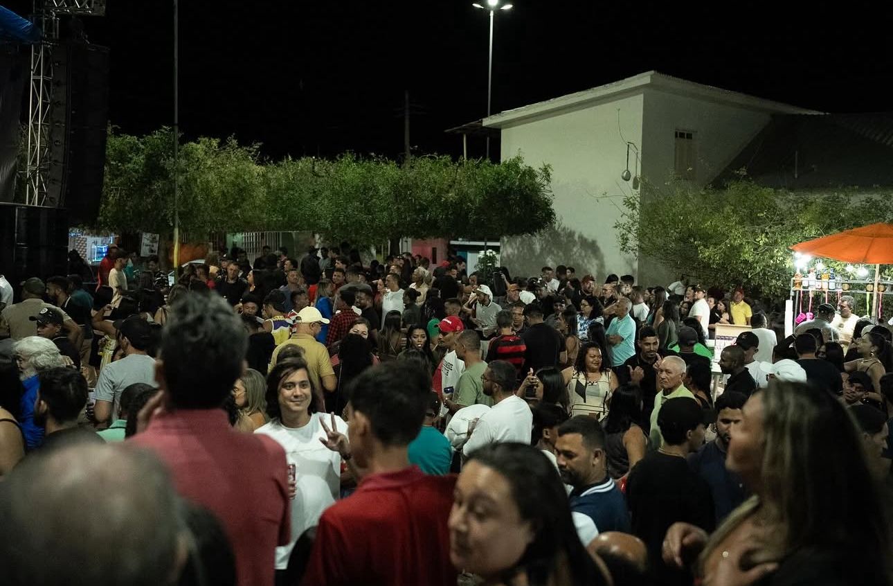 1ª noite com shows de Lila, Sandryno Ferraz e Lairton