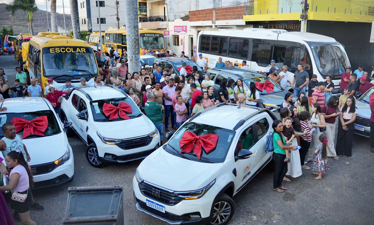 Dr Ismael entrega ônibus TFD Foto: Assessoria