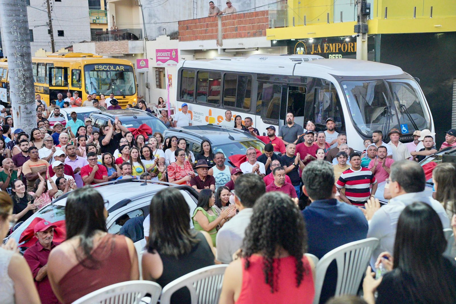 Dr Ismael entrega ônibus TFD Foto: Assessoria