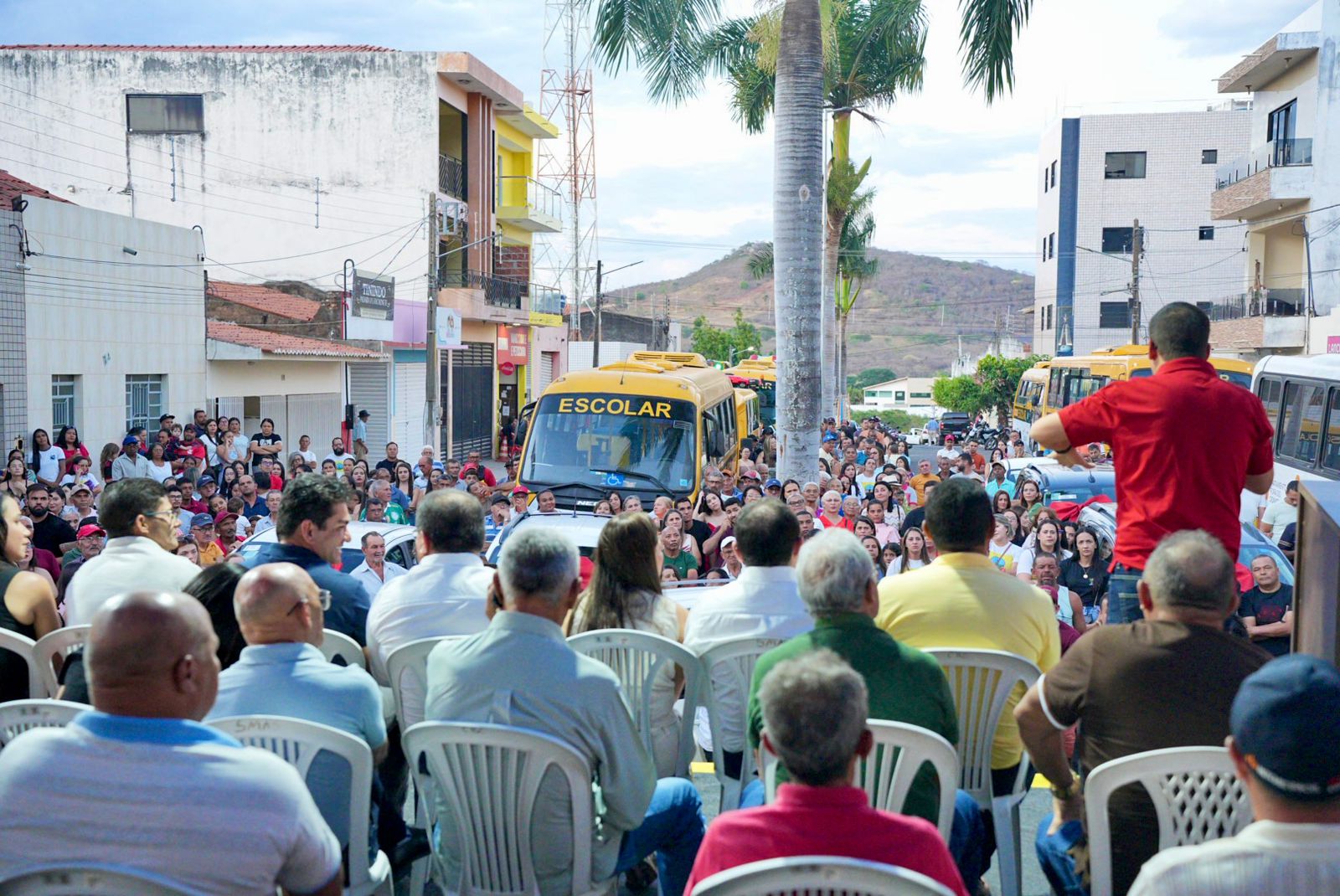 Dr Ismael entrega ônibus TFD Foto: Assessoria