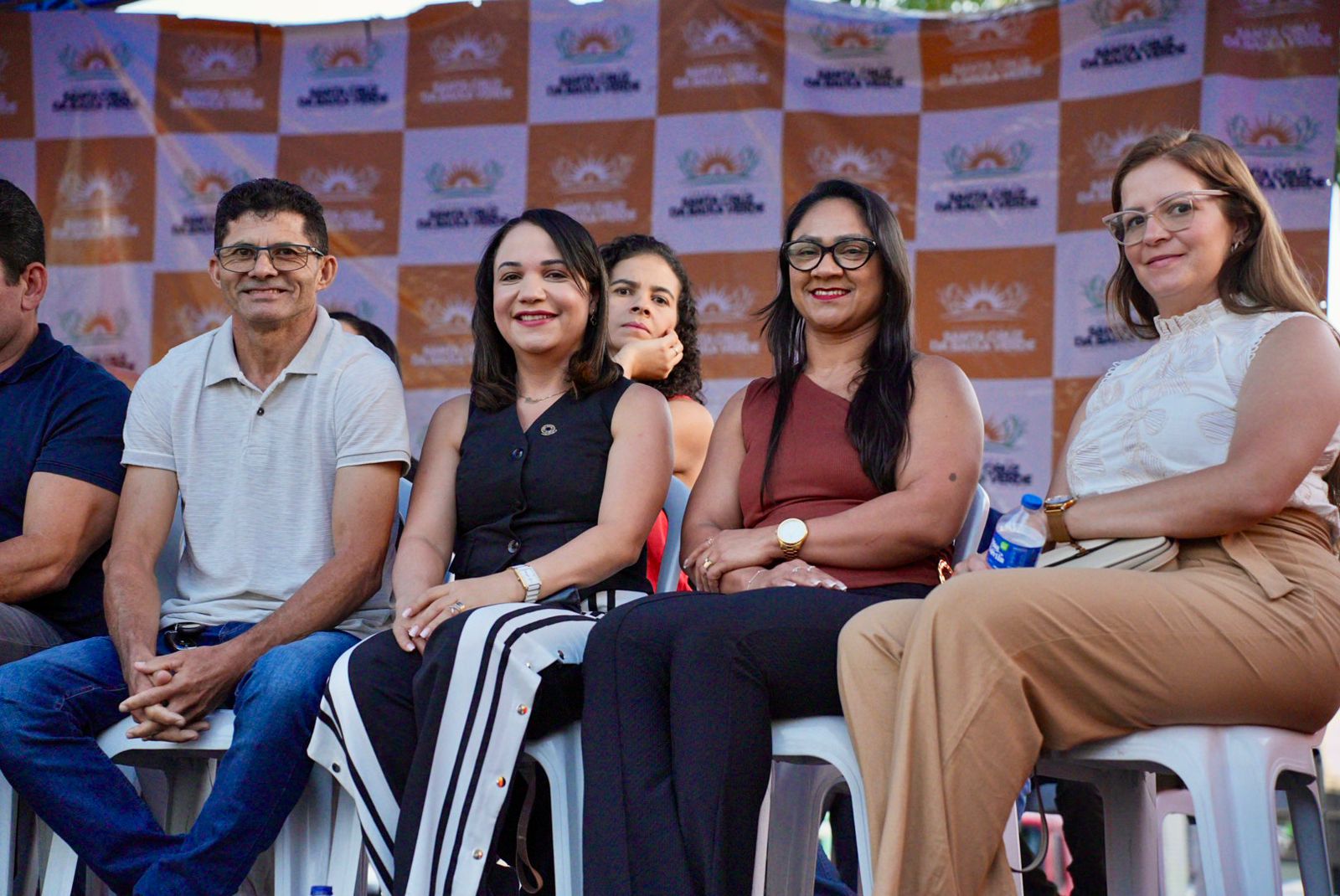 Dr Ismael entrega ônibus TFD Foto: Assessoria