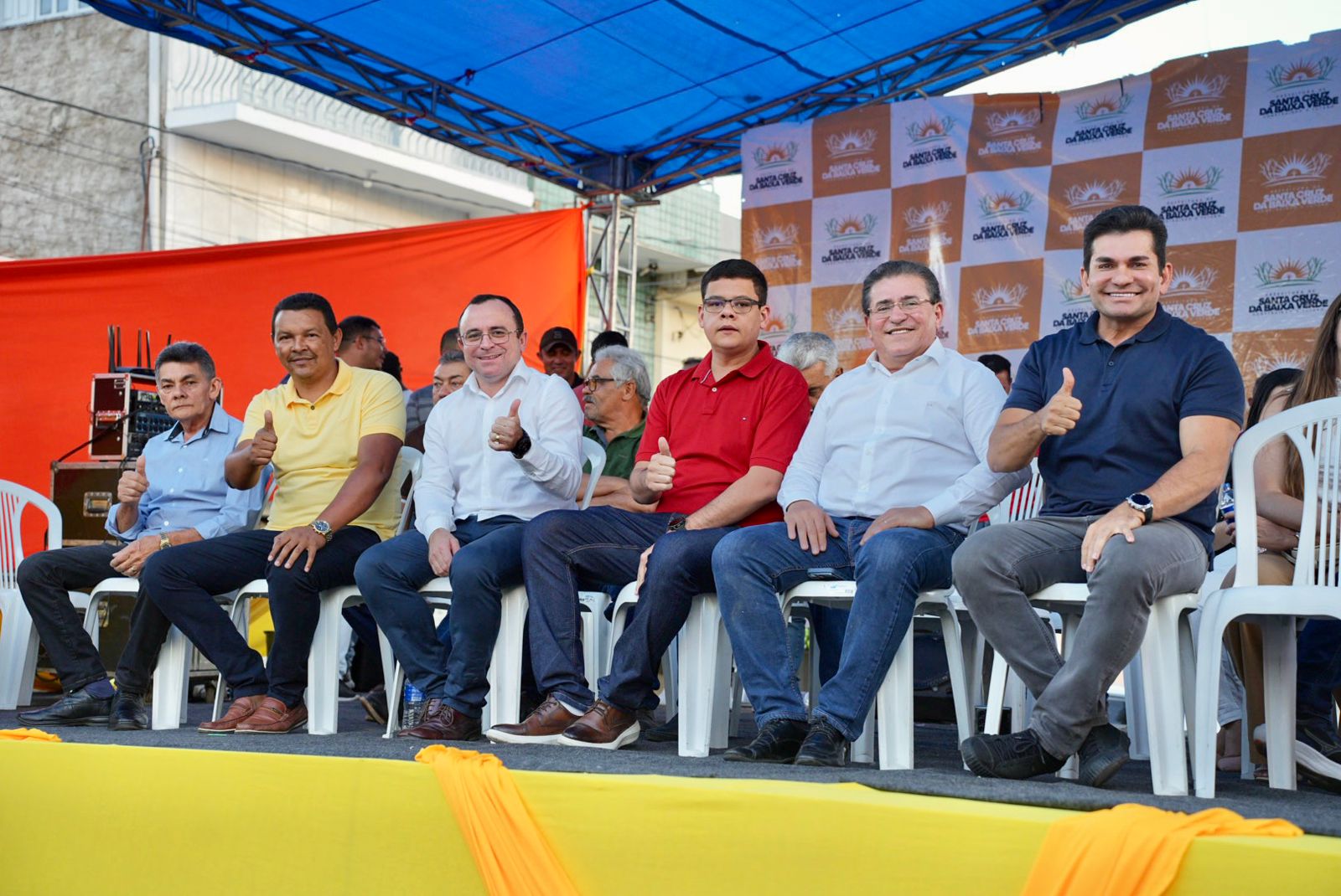 Dr Ismael entrega ônibus TFD Foto: Assessoria