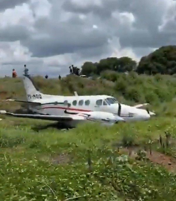 Veja vídeo: Aeronave perdeu o controle durante tentativa de decolagem e assusta moradores 1 Aeronave perdeu o controle durante tentativa de decolagem