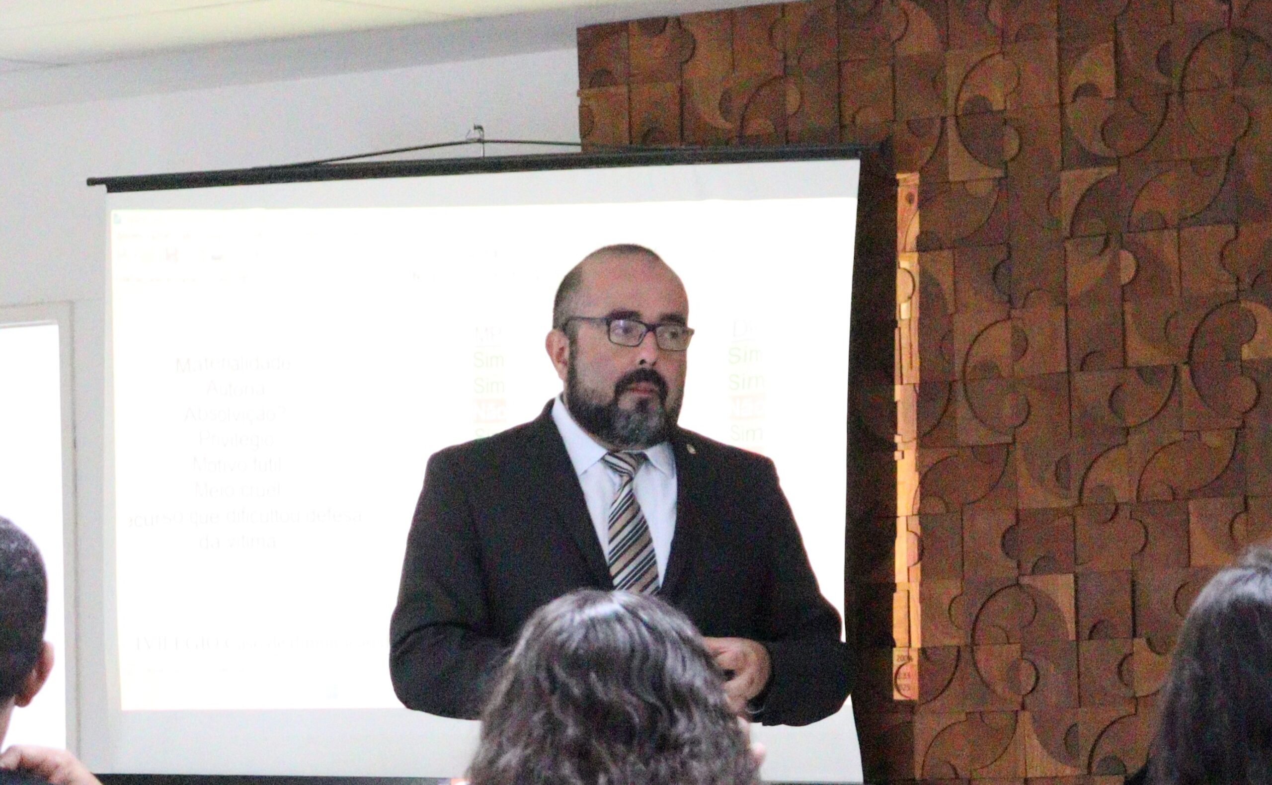 Réu é condenado a 8 anos em Serra Talhada após morte a tijoladas