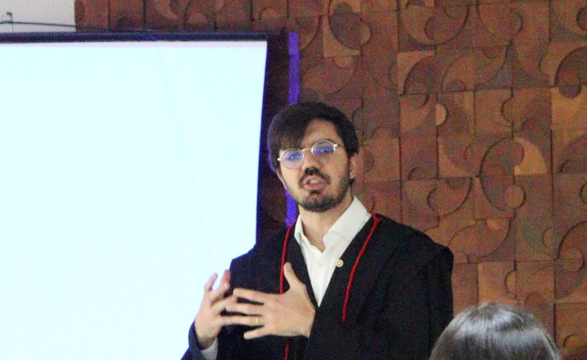 Réu é condenado por matar próprio pai a golpes de enxada em Serra Talhada