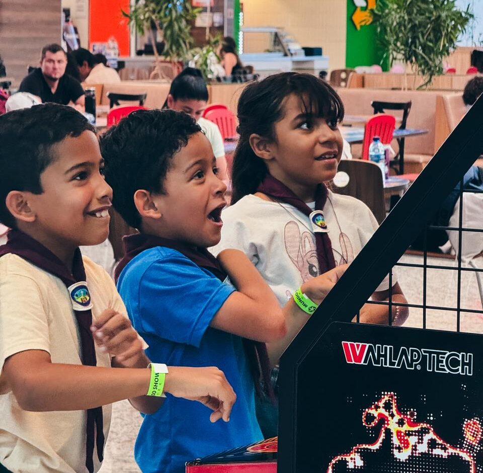 Cinema Inclusivo leva dezenas de crianças ao Shopping Serra