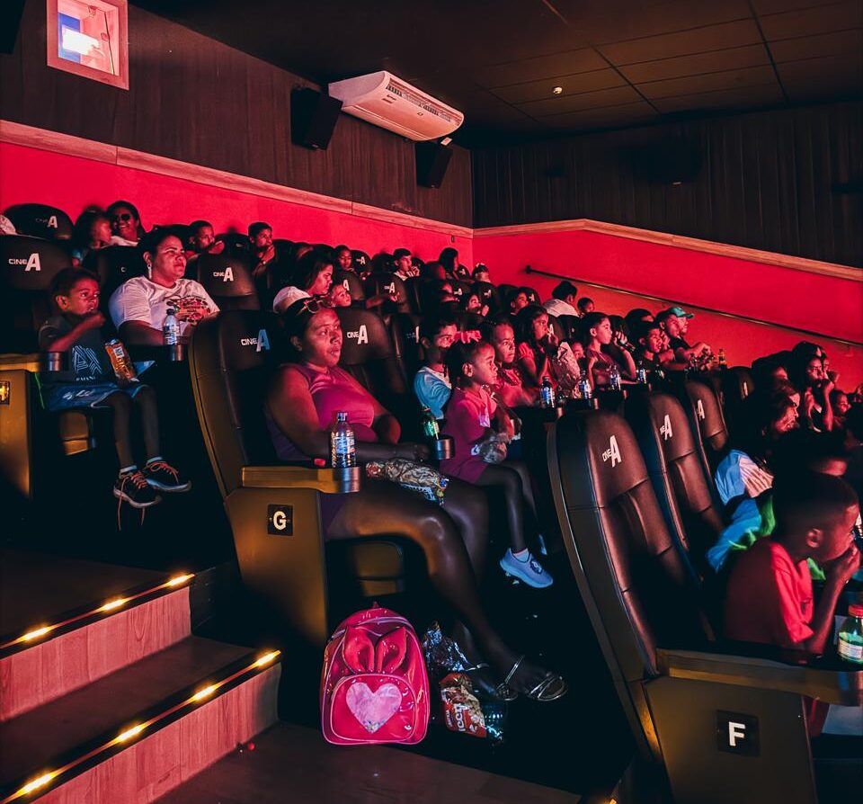 Cinema Inclusivo leva dezenas de crianças ao Shopping Serra 1 Fotos enviadas ao Farol