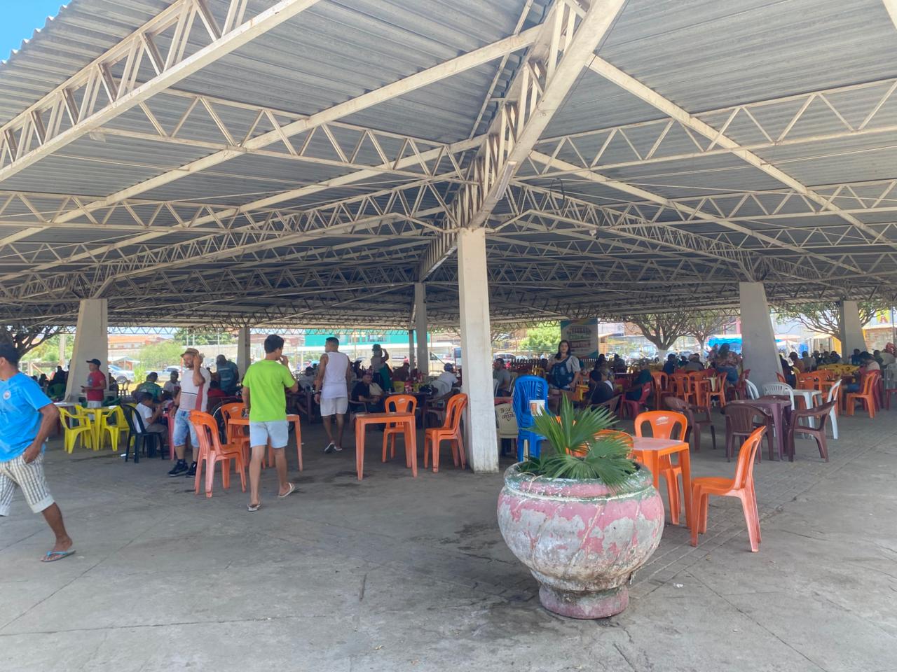 Armado com peixeira, homem ameaça ex-mulher na Feira de ST 1 Armado com peixeira