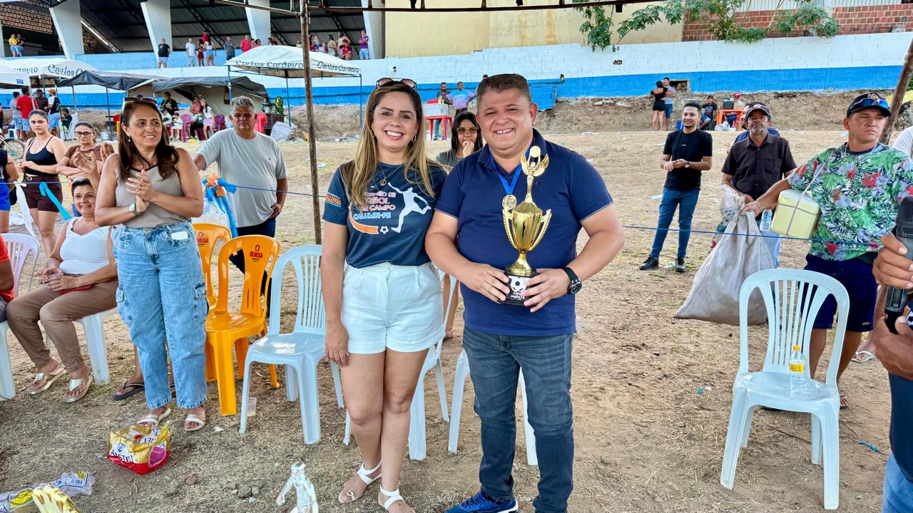 Calumbi celebra sucesso de torneio de futebol de campo