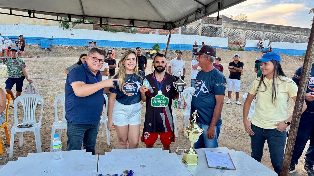 Calumbi celebra sucesso de torneio de futebol de campo