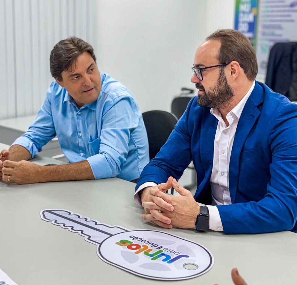 Marconi garante 2 novos ônibus escolares para Santa Filomena