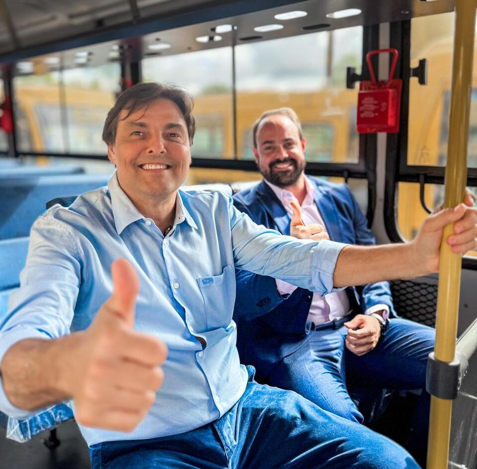 Marconi garante 2 novos ônibus escolares para Santa Filomena