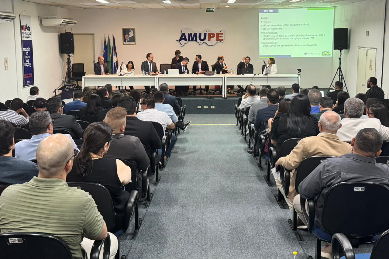 Encontro detalha regras e benefícios da EC 136/2025 1 Encontro na Amupe detalha regras e benefícios da EC 136/2025 - Fotos: Divulgação