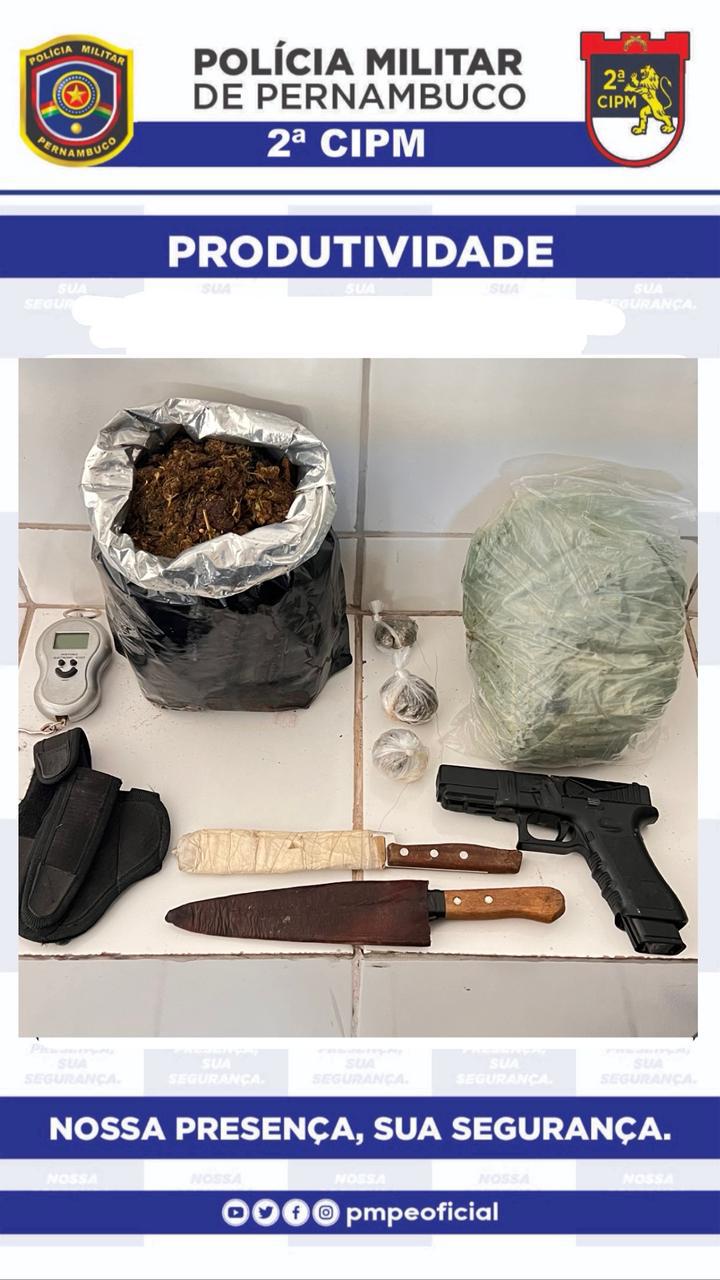 Homem é detido com arma e maconha em Cabrobó 1 Homem é detido com armas e maconha em Cabrobó - Foto: Divulgação