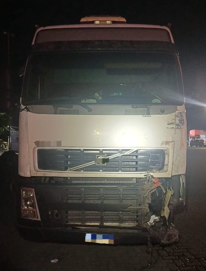 Colisão entre ônibus e carreta deixa 16 feridos em Moreno