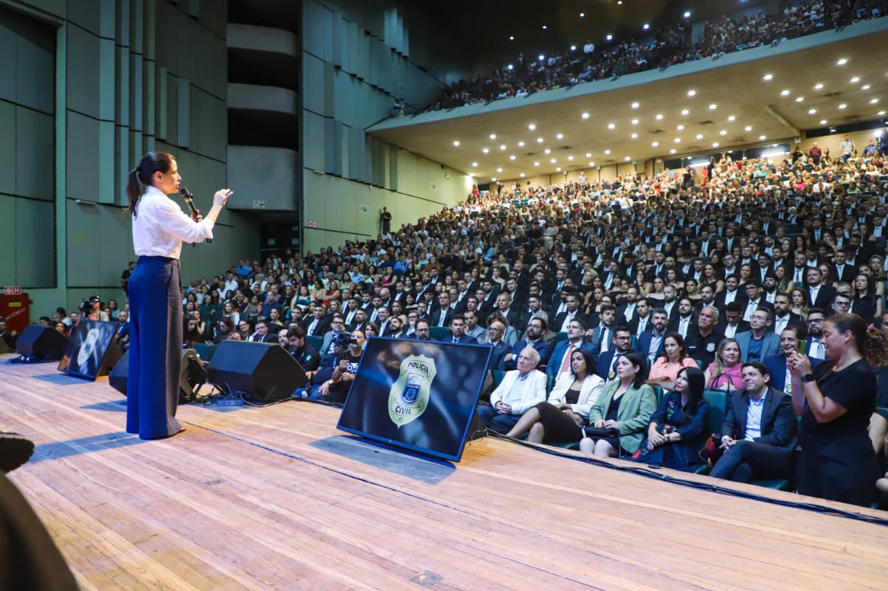 Raquel Lyra comanda formatura de 423 novos policiais civis