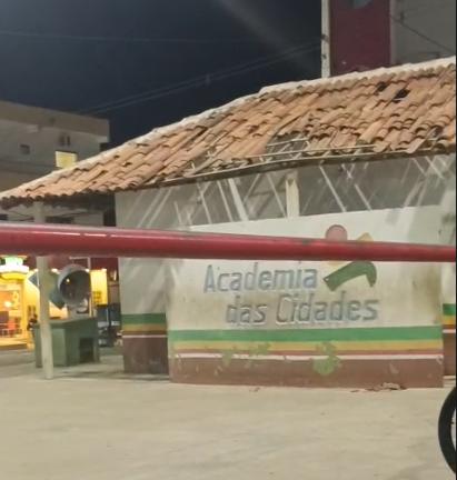 Cenário de abandono na Academia das Cidades do Ipsep, em Serra Talhada