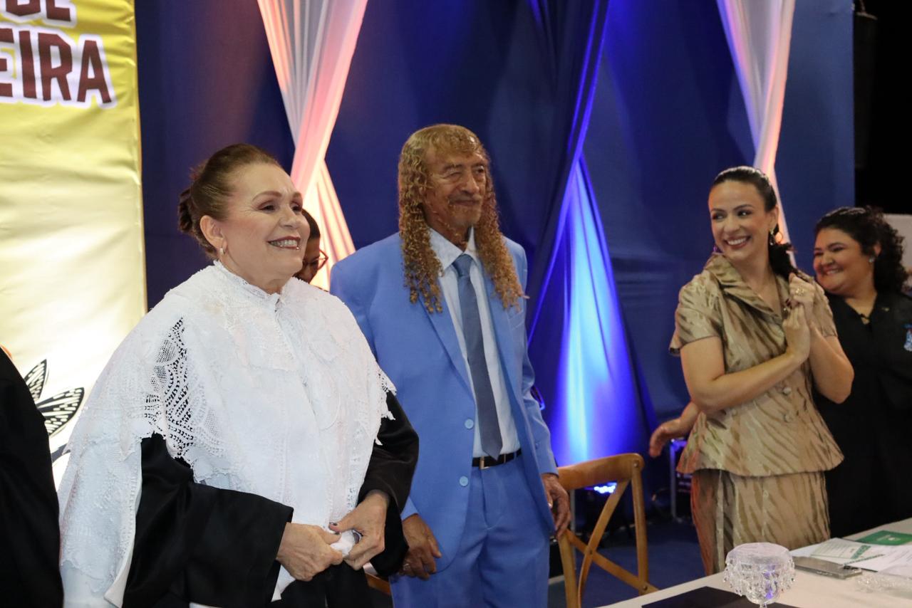 Assisão recebeu diploma de Doutor Honoris Causa pela UFRPE nesta 6ª