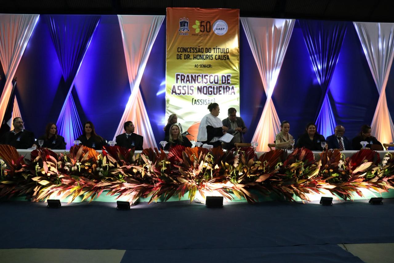Assisão recebeu diploma de Doutor Honoris Causa pela UFRPE nesta 6ª