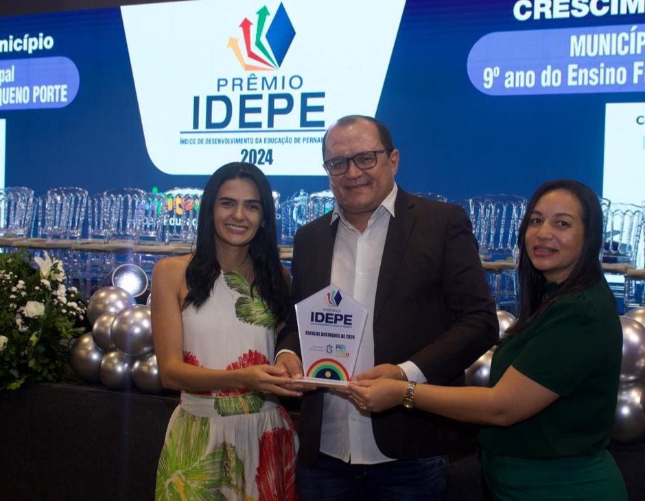 Edmar Jr. celebra 1º lugar do Idepe no Fundamental de Serra Talhada
