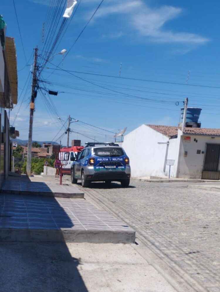 Homem é esfaqueado no Sertão do Pajeú após confusão com amigo 1 Homem é esfaqueado no Sertão do Pajeú após confusão com amigo