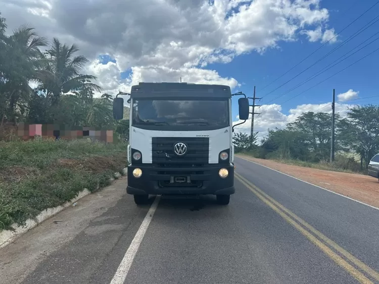 BR-232: Homem morre após ser atropelado por caminhão 1 Homem morre atropelado por caminhão na BR-232 - Foto: Reprodução