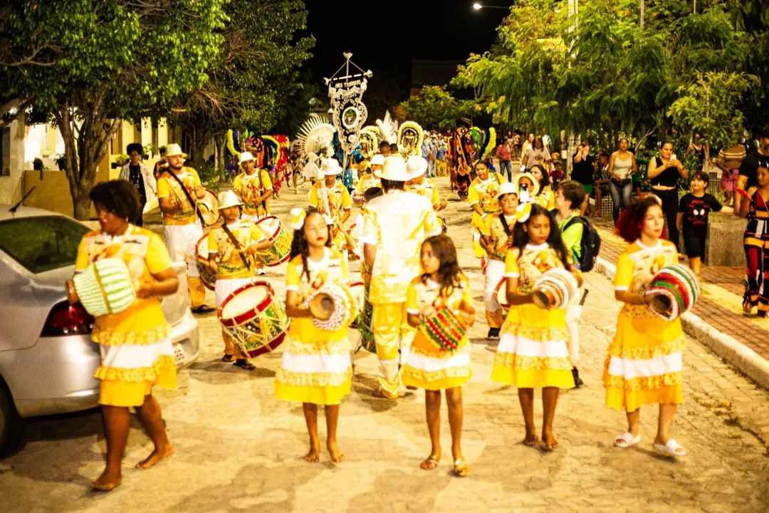 Maracatu Raízes do Sertão realiza oficina e show gratuito em Serra Talhada