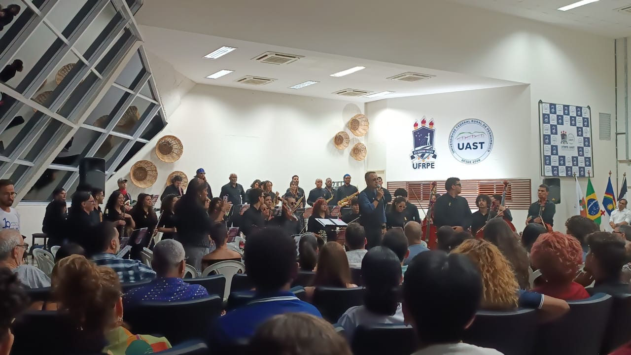 Concerto Toca Raul encanta multidão no auditório da UFRPE-Uast nesta 4ª 1 concerto Toca Raul